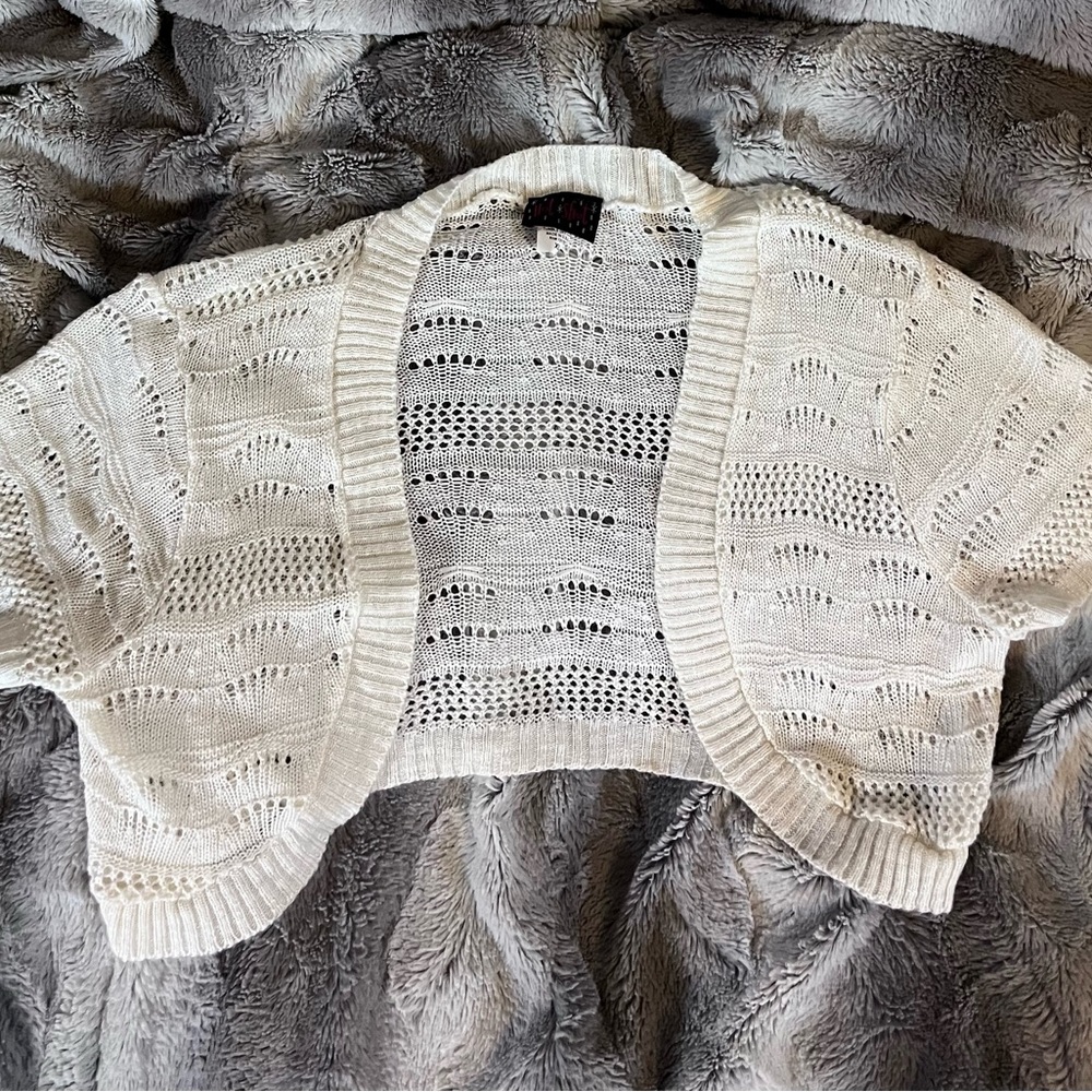 Crop crochet knit shrug size XL but runs size L. 14” long, 40” Armpit to armpit